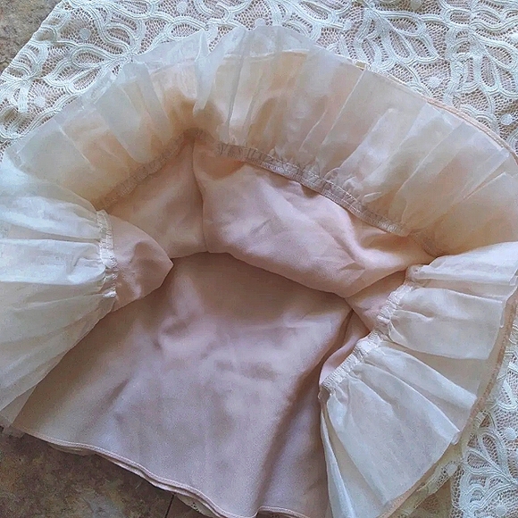 Sandro Paris Guipure Lace Overlay mini skirt, size Medium - Picture 3 of 7